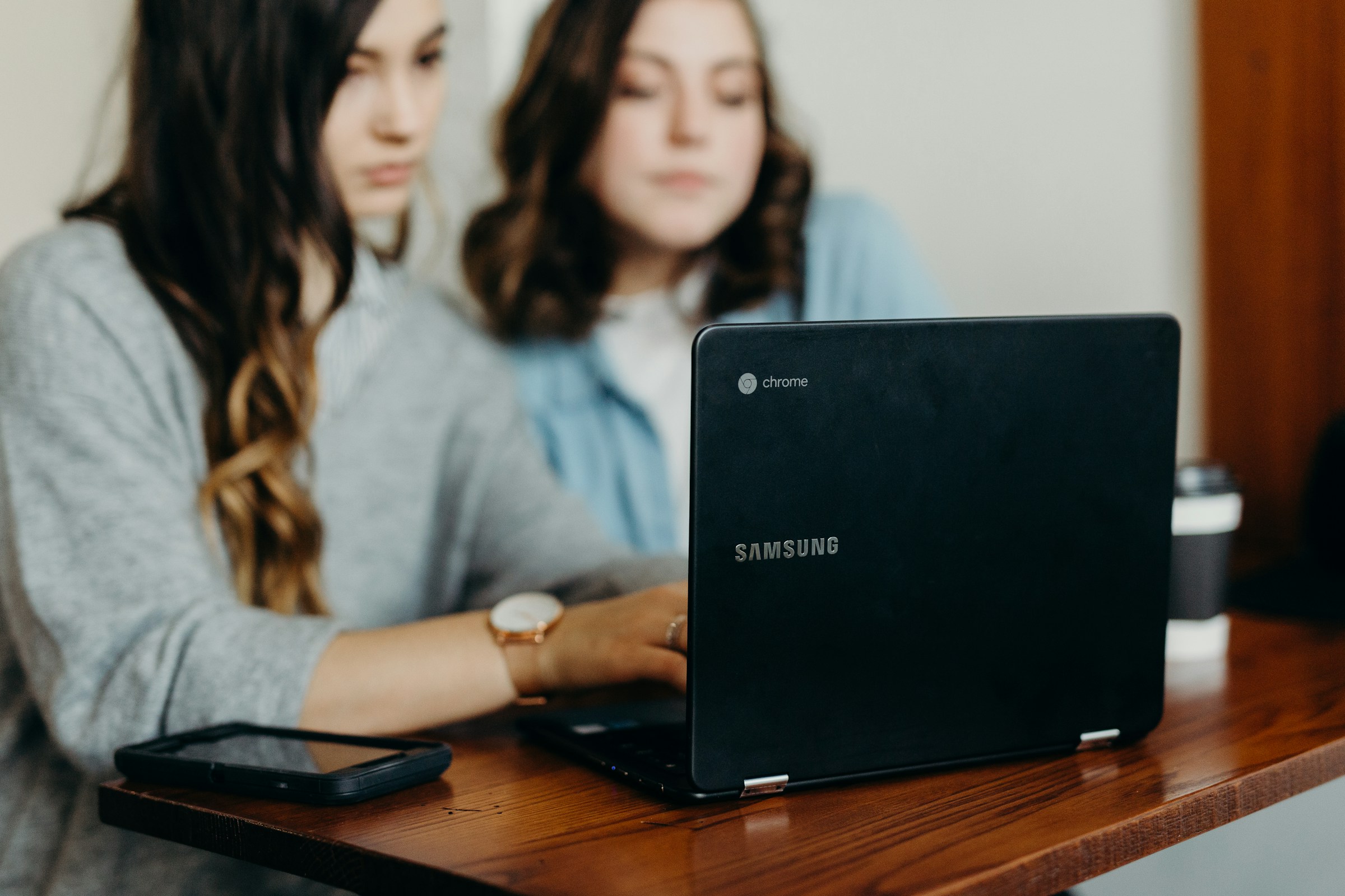 Woman having a Meeting on Laptop - B2B Omnichannel Marketing